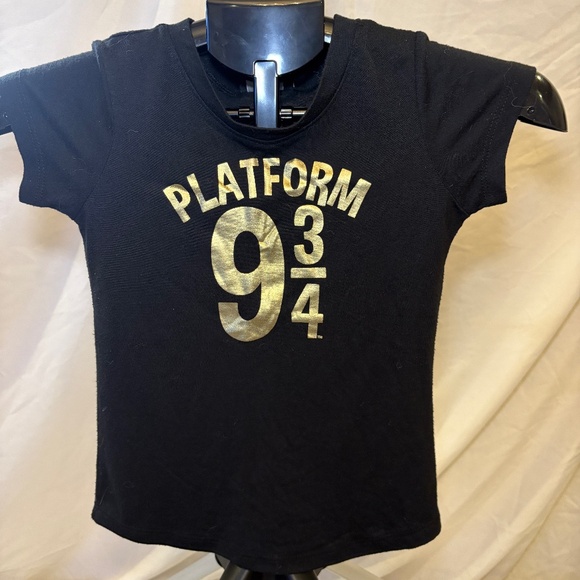 Harry Potter Girls Juniors Black T-Shirt 9 3/4 Platform Gold Metallic Size XS/S - Picture 2 of 8